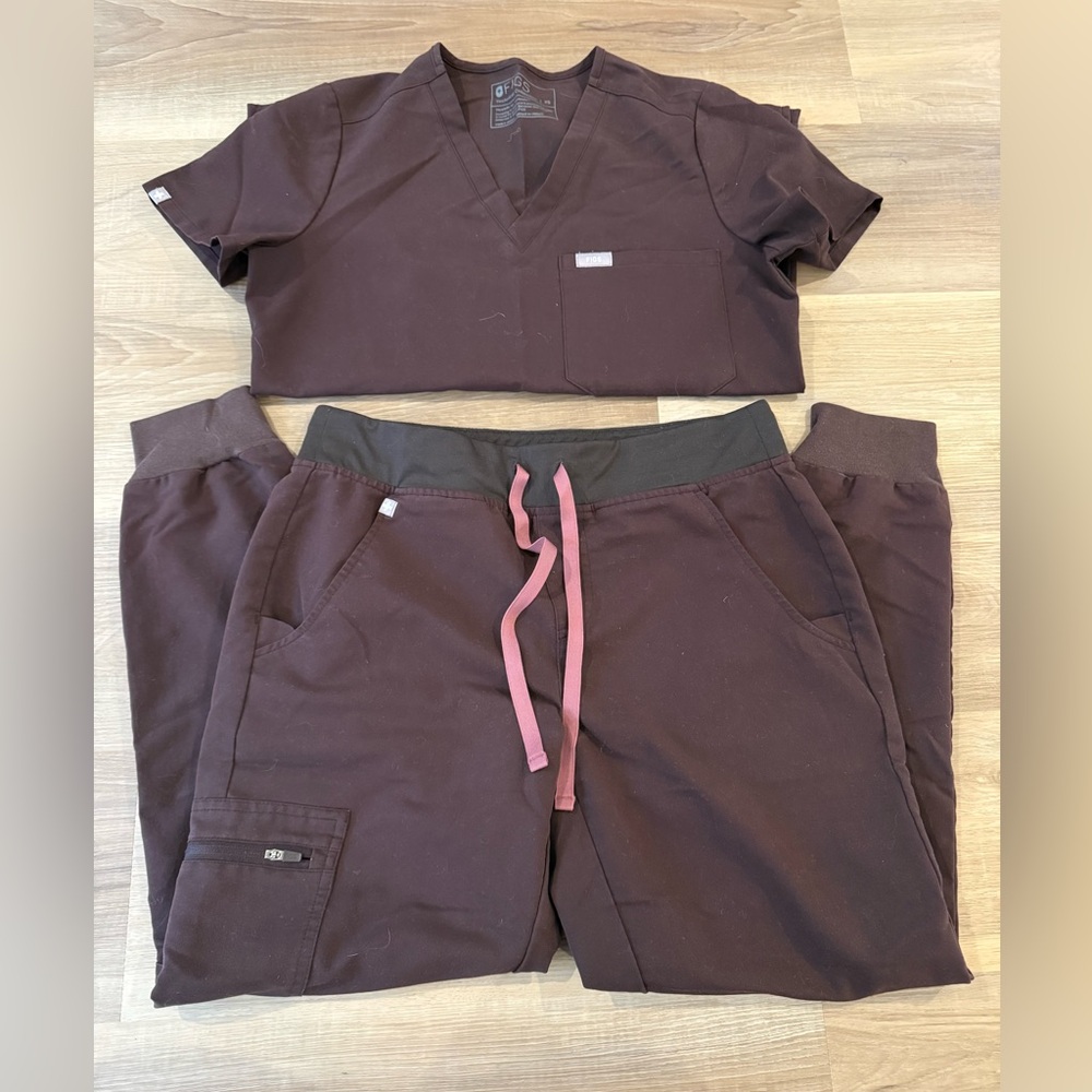 FIGS Women’s Scrub Set